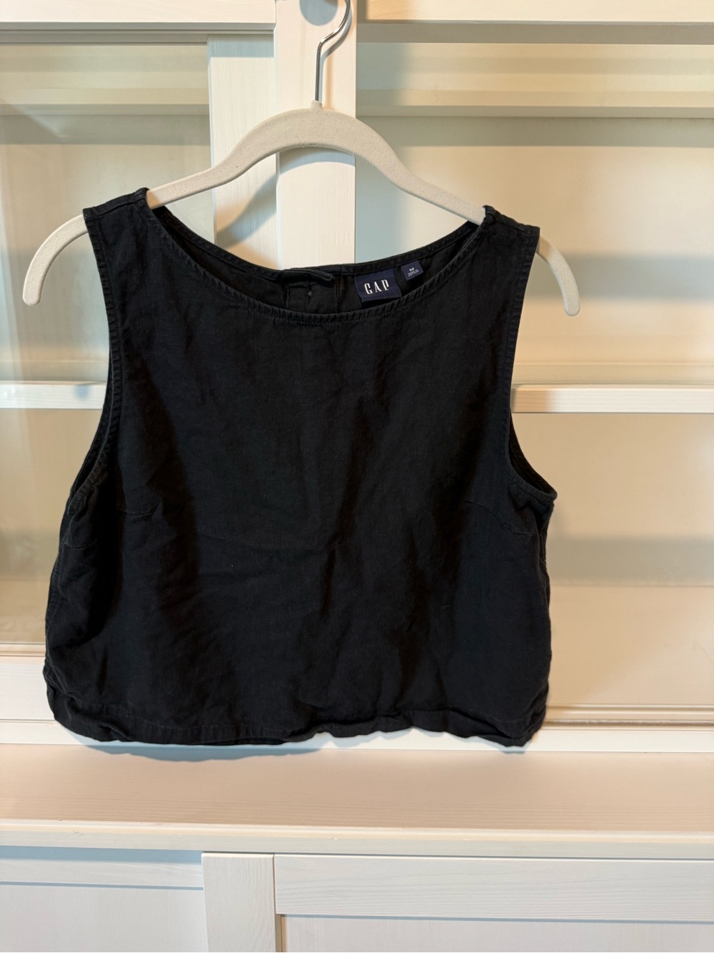 GAP Black Sleeveless Cropped Tank Top linen
